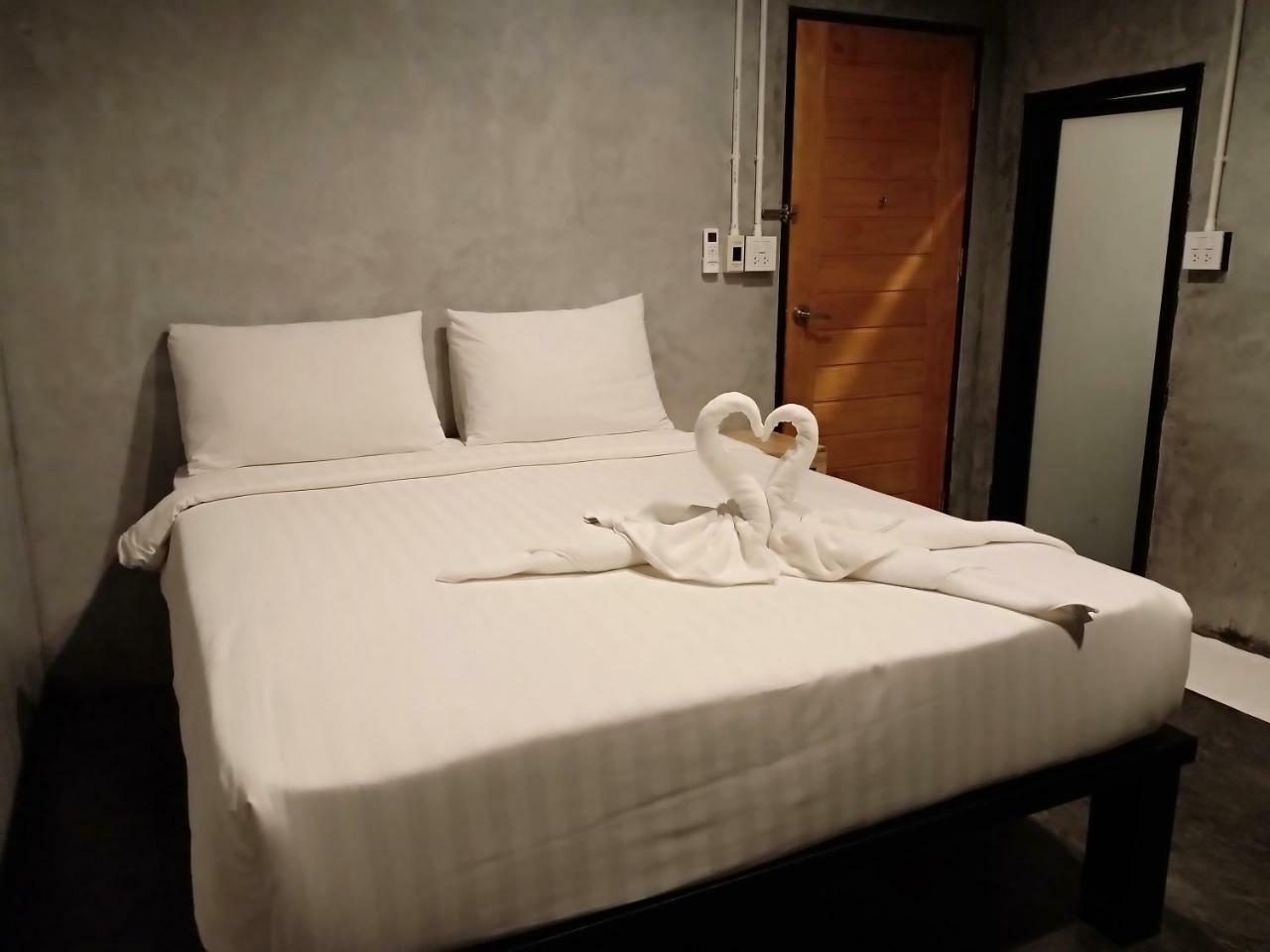 Loftel @ Nakhon Hostel Накхон Си Тамарат Екстериор снимка